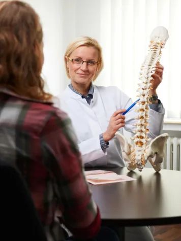 Bild: Bandscheibenvorfall Halswirbelsäule - Patientenforum im St. Franziskus-Hospital