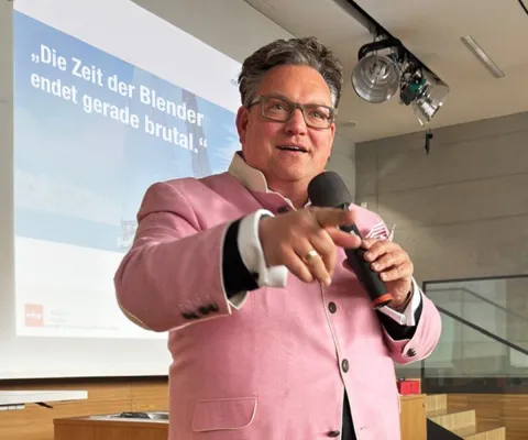 Bild:  "Die Zeit der Blender endet gerade brutal."