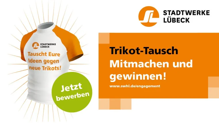 Bild: 101. Übergabe beim Stadtwerke Lübeck Trikot-Tausch: D-Jugendfußballer des SSV Jersbek gewinnt neue Regenjacken