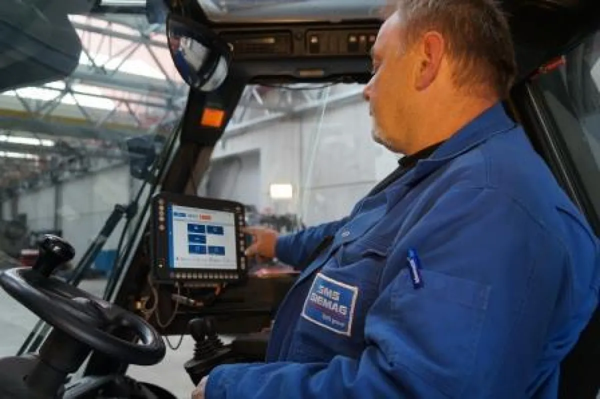 Das SAP® integrierte Transportleitsystem optimiert die Intralogistik und reduziert die Stapler