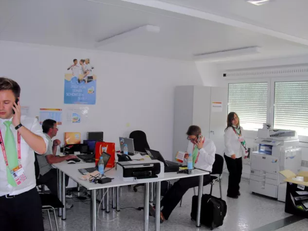 Bild: ELA-Container unterstützen WM-Betrieb - Fußballvereine setzen auf mobile Räume