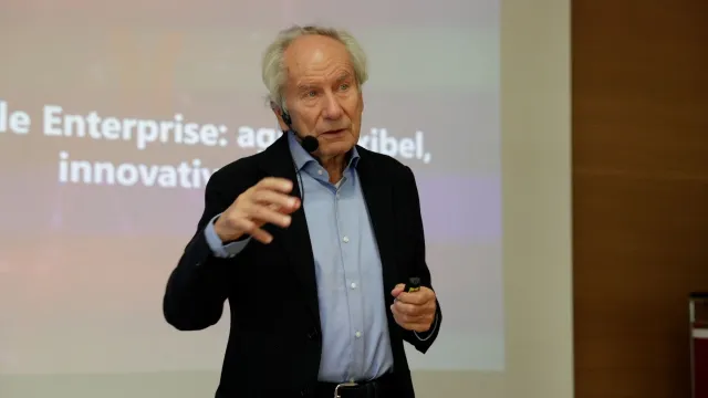 Bild: August-Wilhelm Scheer wird mit der Ehrensenatorenwürde der Universität des Saarlandes ausgezeichnet