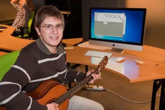 Bild: Talentförderung: Stuttgarter Hochschulabsolvent entwickelt in Finnland digitales Lernspiel für Gitarrenspieler