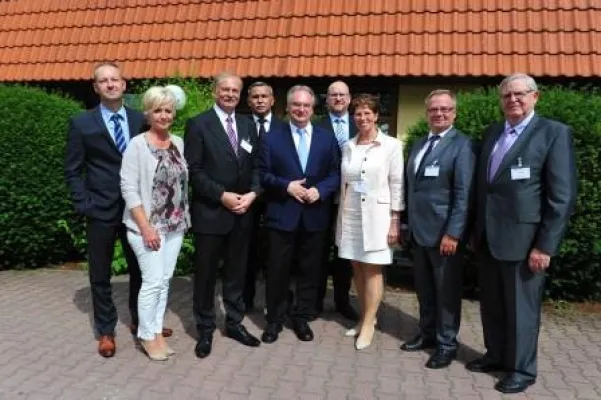 Klaus-Dieter Weber als Vorsitzender des AVW bestätigt - Verband senkt Mitgliedsbeitrag ab 2017 Bild: Klaus-Dieter Weber als Vorsitzender des AVW bestätigt - Verband senkt Mitgliedsbeitrag ab 2017