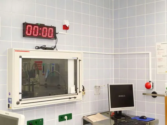 Bild: Schockraum Uhren, Jede Sekunde Zählt, Zeitmangement im Schockraum