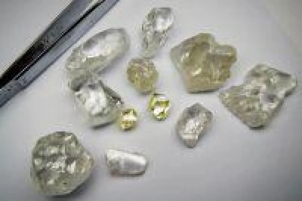 Auswahl der neuesten Diamantfunde auf Lulo; Foto: Lucapa Diamond