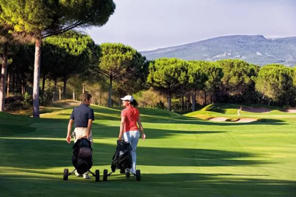 Bild: Singlereisen.de: Sardinien für Singles – „Unlimited“ Golf & Wellness im Luxus-Resort