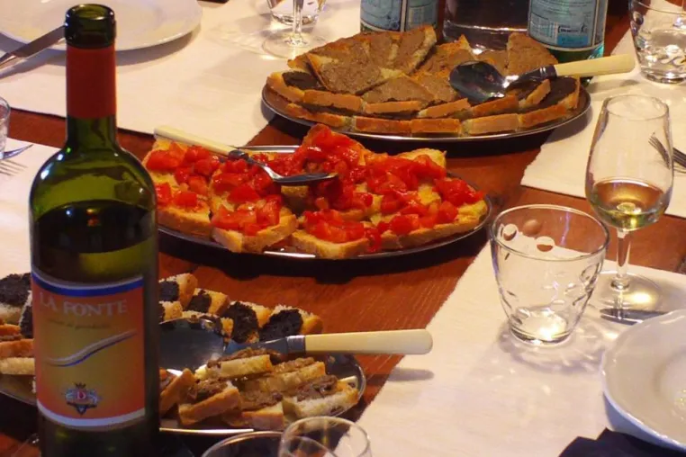 Öl, Wein und Trüffel genießen. Kulinarische Entdeckungen im Herbst in Umbrien, Geheimtipp für Feinschmecker Bild: Öl, Wein und Trüffel genießen. Kulinarische Entdeckungen im Herbst in Umbrien, Geheimtipp für Feinschmecker