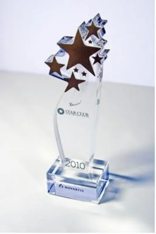 SWZ konzipierte und führte den Novartis STAR Club für die besten 25 Verkäufer in Russland ein: Neben Zertifikaten, Incentive-Reisen oder Pins wird dort auch die STAR Club Trophy verliehen.
