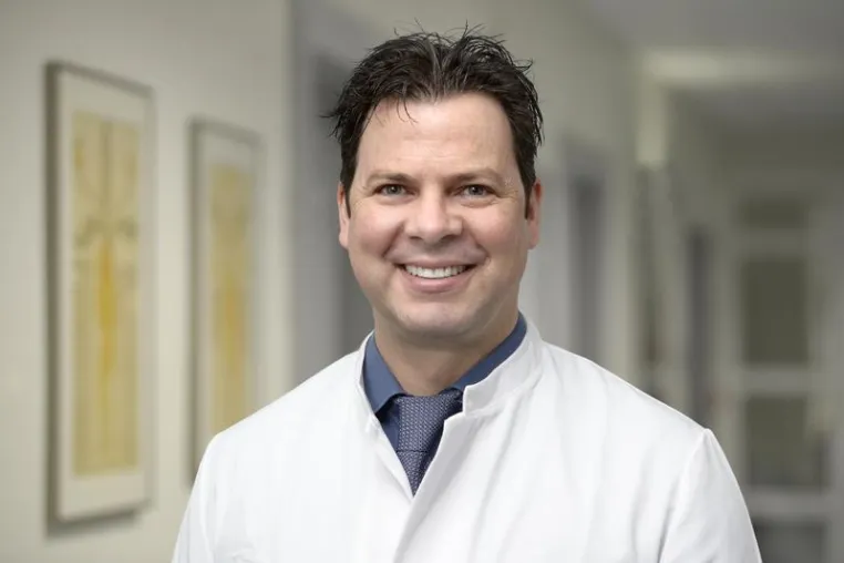 Bild: Prof. Dr. Sebastian Russo ist der neue Anästhesist der Universität Witten/Herdecke