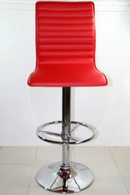 Bild: Große Auswahl an Barhockern bei der Qubeat GmbH