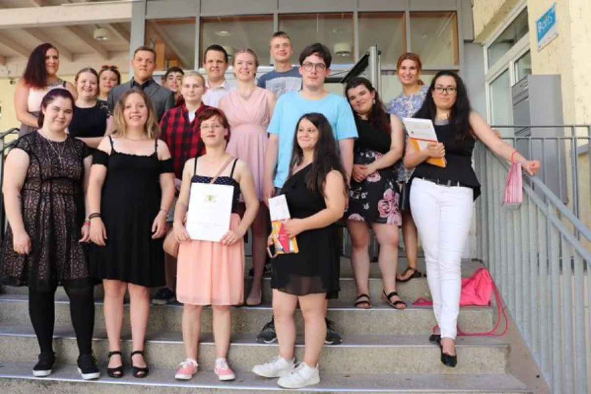 Geschafft: Insgesamt 54 jungen Menschen mit besonderem Teilhabebedarf sind reif für die Lehre