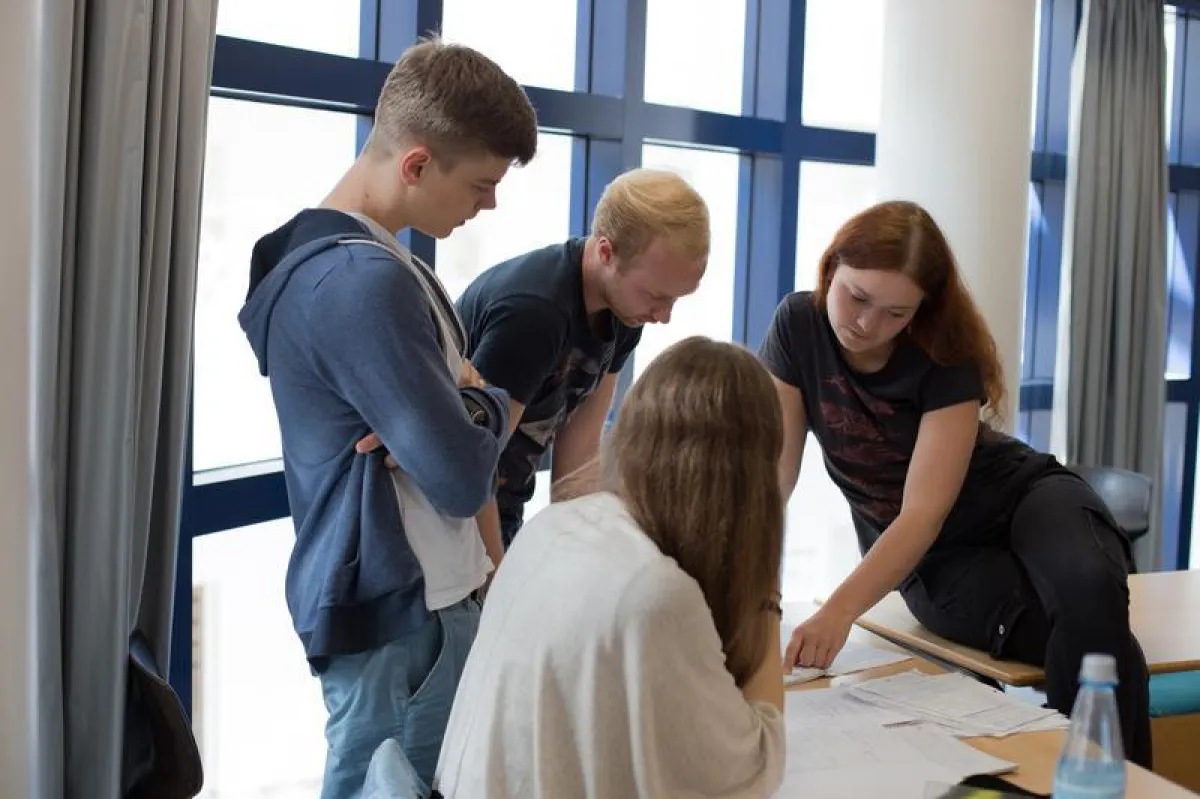 Management-Seminar an der UW/H ()