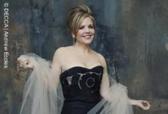 Bild: Renée Fleming als Femme fatale in New York – MET bringt Lustige Witwe zur Silvester-Gala 2014