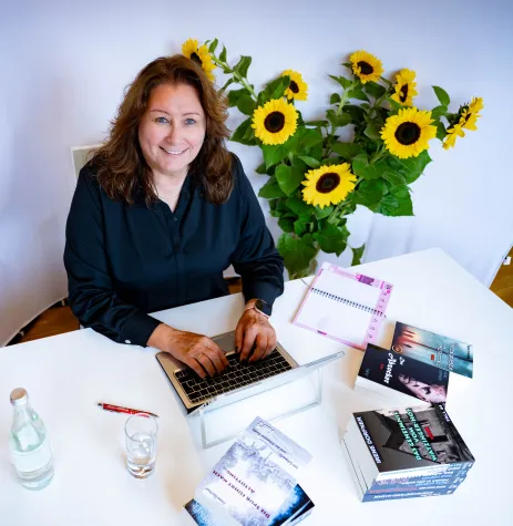 Nominierung zum Buch des Jahres und zur Autorin des Jahres / Lesungen Bild: Nominierung zum Buch des Jahres und zur Autorin des Jahres / Lesungen