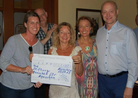 Bild: Stiftung Menschen für Menschen: Münchner Tanzverein Salon Cubano spendet über 8.100 Euro