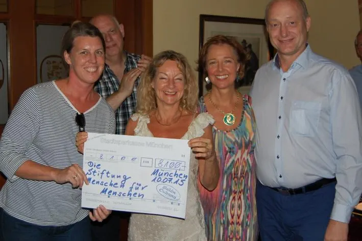 Bild: Stiftung Menschen für Menschen: Münchner Tanzverein Salon Cubano spendet über 8.100 Euro