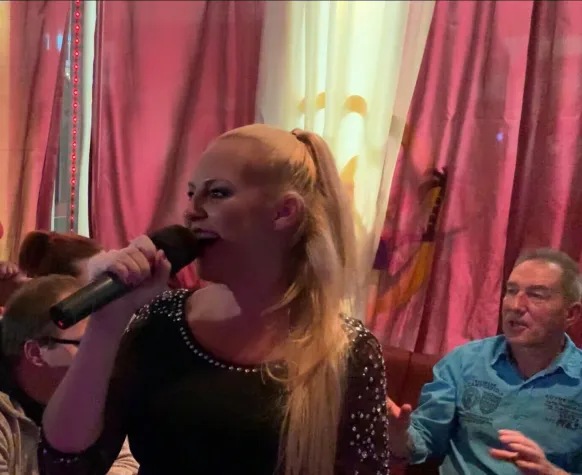 Bild: 30 Jahre Mauerfall mit Cocktails und Schlagersound