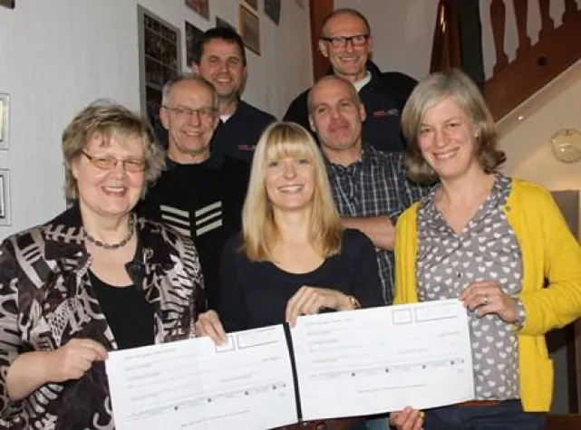 Bild: Engel AG und TV 1868 Bad Orb e.V. überreichen Spenden