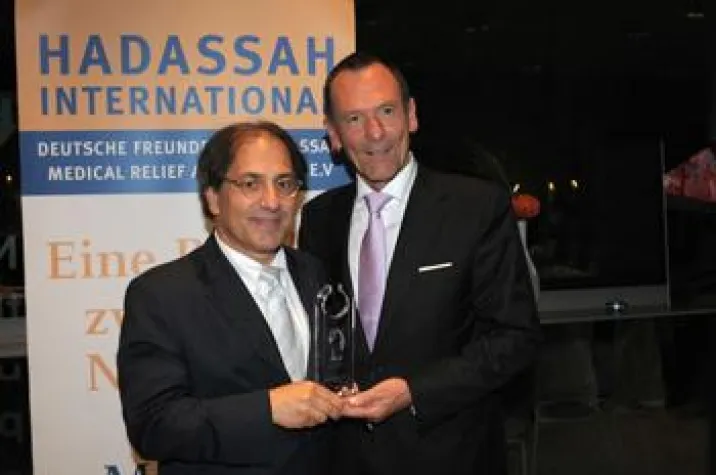 Bild: Preisverleihung der INITIATIVE DO IT e.V. zu Gunsten des Hadassah Medical Center