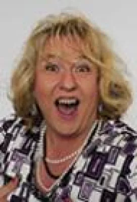 Die berühmte VIP-Coiffeuse Selma Kruppschke wird Ehrenmitglied bei RainbowStars e.V. Bild: Die berühmte VIP-Coiffeuse Selma Kruppschke wird Ehrenmitglied bei RainbowStars e.V.