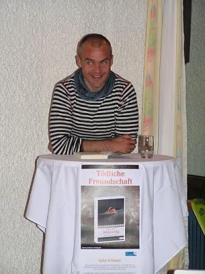 Ausgebuchte Autorenlesung im CJD Jugenddorf Offenburg: Michael Moritz serviert einen Kaiserstuhl-Krimi Bild: Ausgebuchte Autorenlesung im CJD Jugenddorf Offenburg: Michael Moritz serviert einen Kaiserstuhl-Krimi