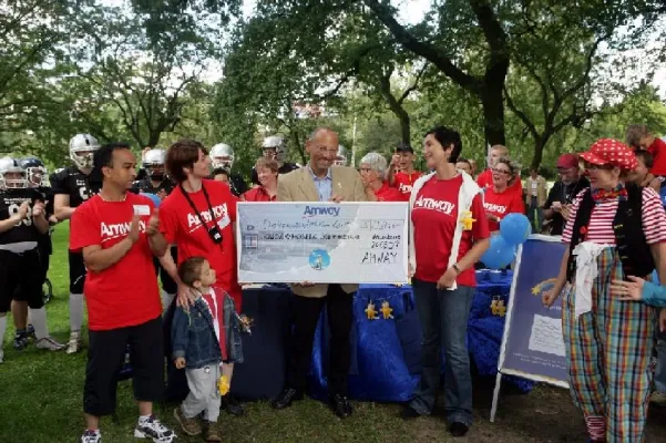 3.800 Euro für das Kinder-Hospiz Sternenbrücke - Amway Vertriebspartner & ihre Familien laufen für guten Zweck Bild: 3.800 Euro für das Kinder-Hospiz Sternenbrücke - Amway Vertriebspartner & ihre Familien laufen für guten Zweck