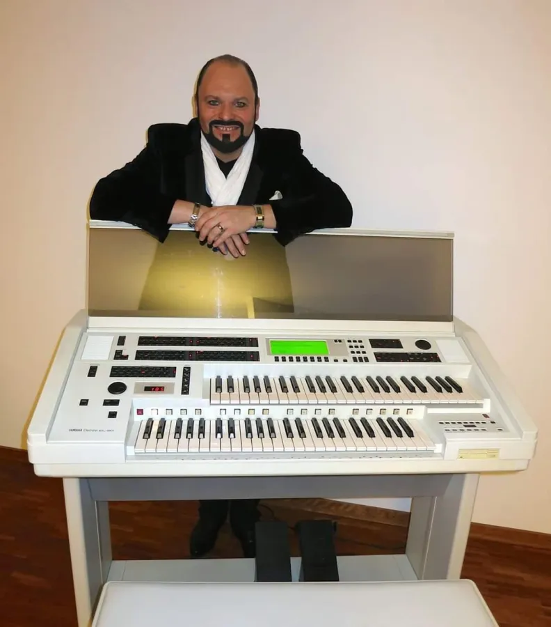 Marc Masconi an seiner Wunderorgel