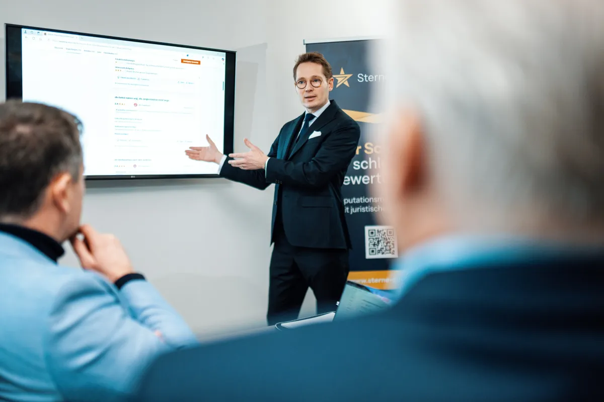 SterneAdvo zeigt Entscheidern Risiken beim Umgang mit Bewertungen auf. (© Paul Hoffmann)