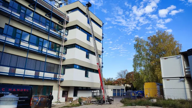 Bild: MAC Handel & Vermietung – Einen professionellen Schrägaufzug für mehr Sicherheit mieten