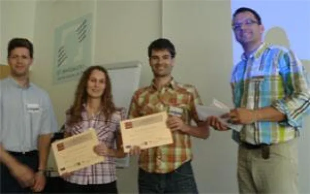 Bild: Best Student Paper Award geht an Alfredo Lopez vom Software Comeptence Center Hagenberg!