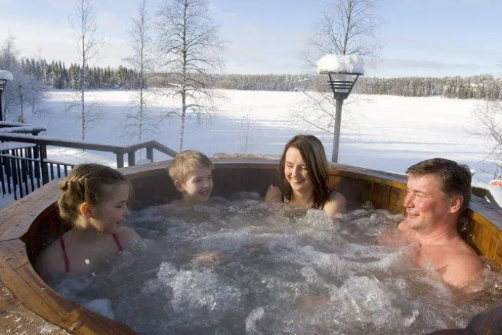 Badefässer, Hottubs, Whirlpools und Saunen aus Finnland Bild: Badefässer, Hottubs, Whirlpools und Saunen aus Finnland