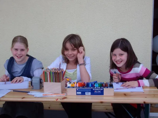 Bild: 1,5 Mio. geniale Kunstwerke für Kinder in Not: Kleine Künstler griffen am Weltkindermaltag zu Stift und Papier