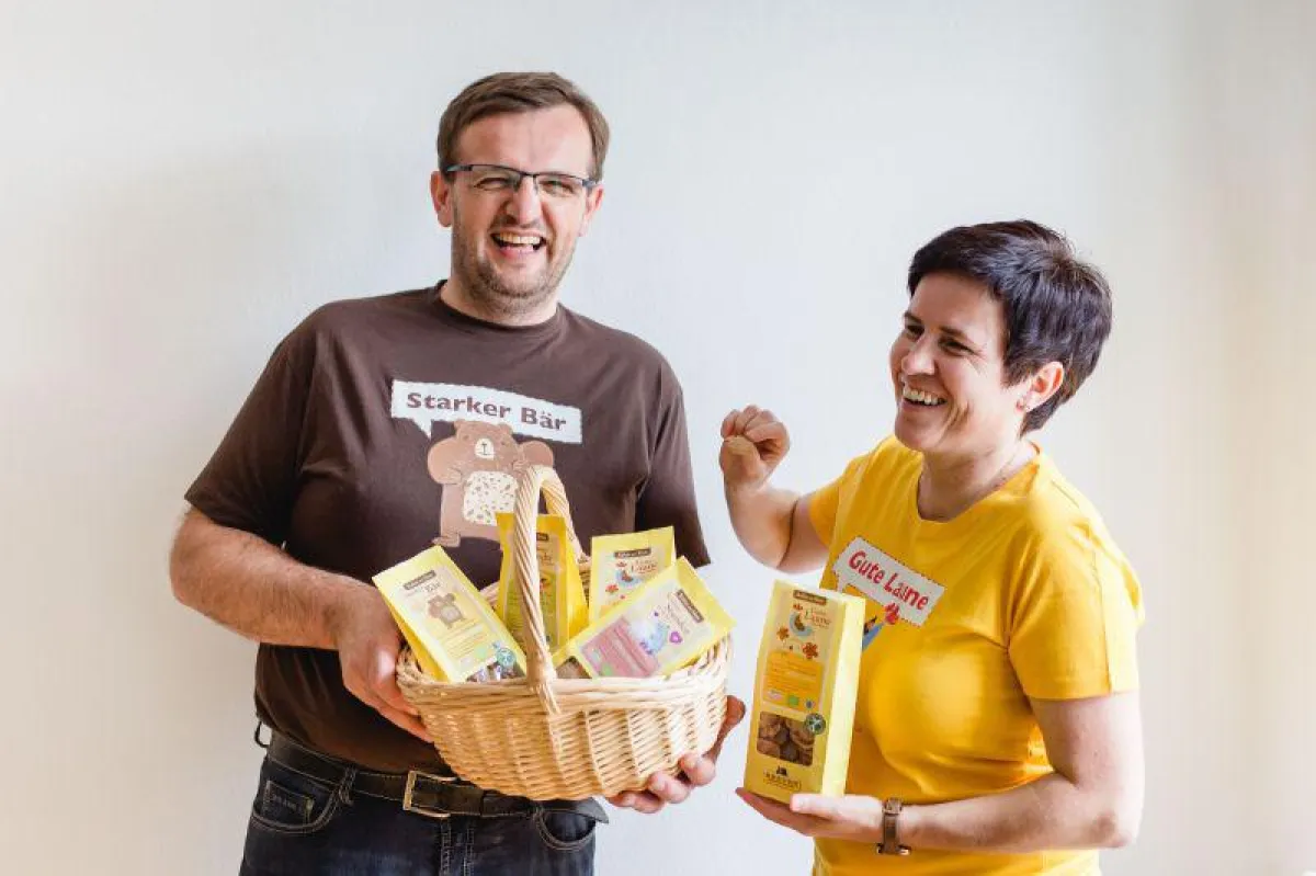Brigitta und Martin Bräuer produzieren vegane Bio-Kekse mit Sinn im Mühlviertel.