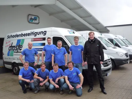 Bild: Fußballprofis vom Zentrum für Schadenbeseitigung stellen sich der Herausforderung der DFB-Allstars