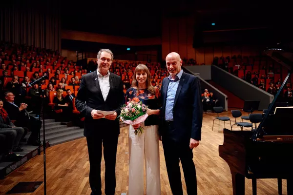 Bild: Rotary Club Bochum-Hellweg verleiht RUB-Universitätspreis für herausragende Abschlussarbeit an Nele Borgert