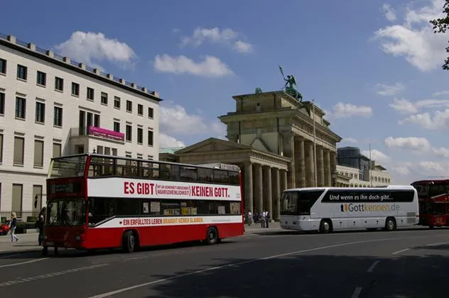 Christen und Atheisten fragen nach Gott – Gottkennen-Tour begleitet atheistische Buskampagne – eine Bilanz Bild: Christen und Atheisten fragen nach Gott – Gottkennen-Tour begleitet atheistische Buskampagne – eine Bilanz