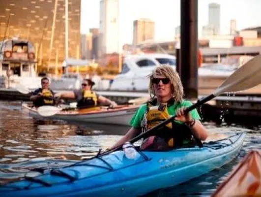 Bild: Urban Adventures: Lebendiges City Abenteuer statt 08/15 Stadtrundfahrten