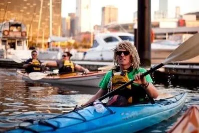 Bild: Urban Adventures: Lebendiges City Abenteuer statt 08/15 Stadtrundfahrten