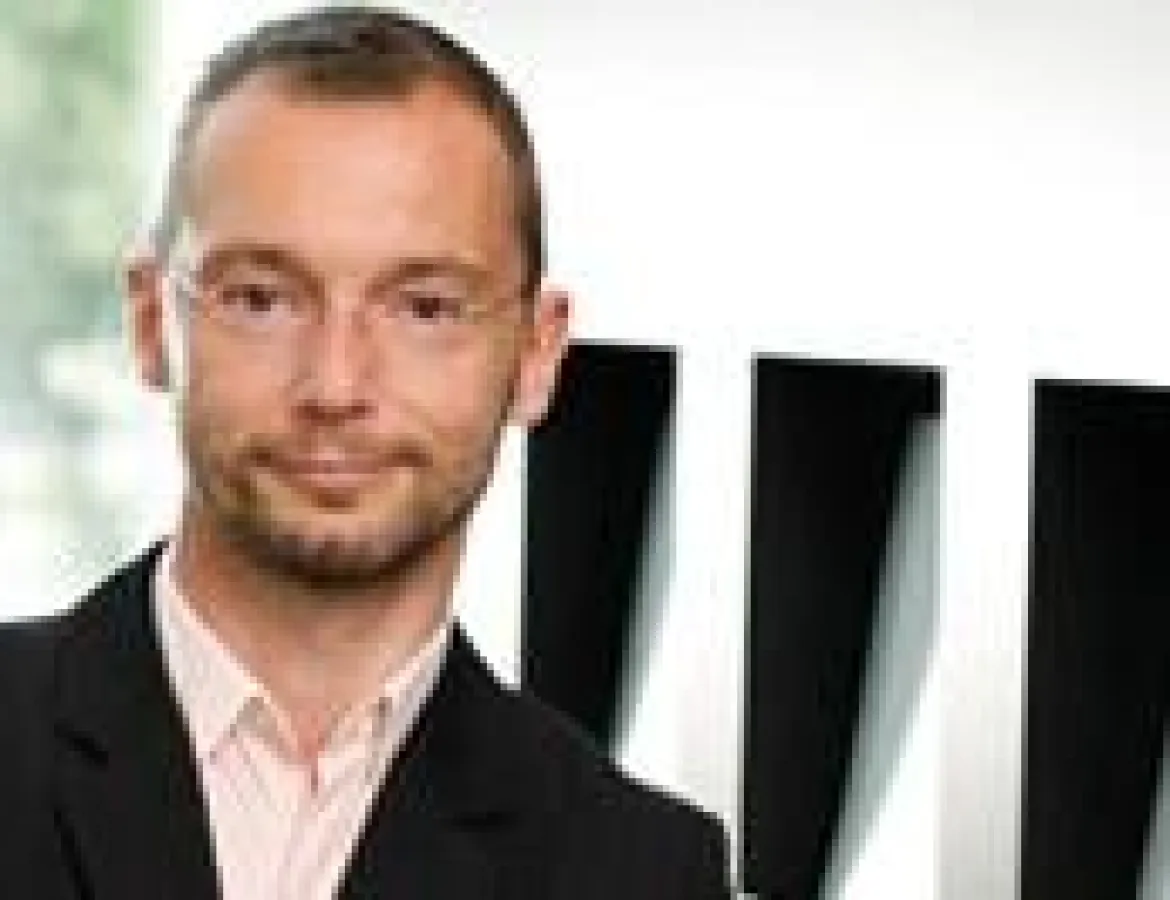 Julian Geist ist verantwortlich für die Unternehmenskommunikation bei ProSiebenSat.1 und verrät in seinem Vortrag Beispiele und Pannen aus der Praxis