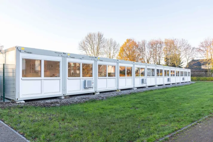 Schulgebäude aus ELA Containern Bild: Schulgebäude aus ELA Containern