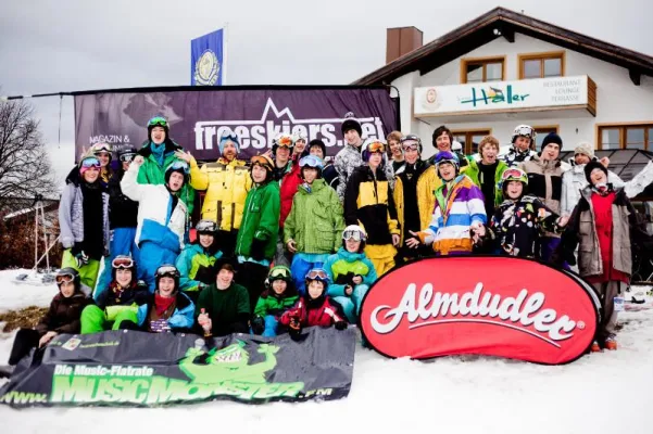 Frühlingshafte Temperaturen und beste Stimmung beim zweiten freeskiers.net Style Camp 2010 Bild: Frühlingshafte Temperaturen und beste Stimmung beim zweiten freeskiers.net Style Camp 2010