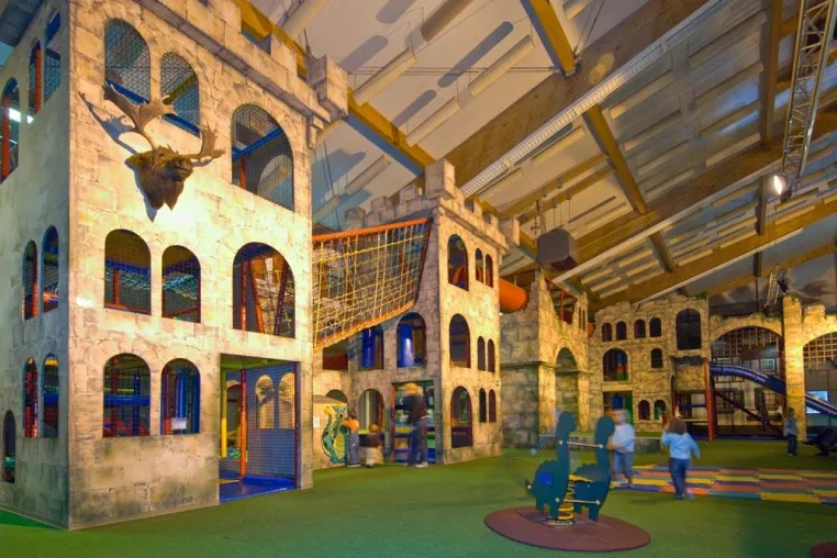 Entspannter Familienurlaub auch bei schlechtem Wetter - Landal GreenParks baut Indoor-Spielparadiese aus Bild: Entspannter Familienurlaub auch bei schlechtem Wetter - Landal GreenParks baut Indoor-Spielparadiese aus