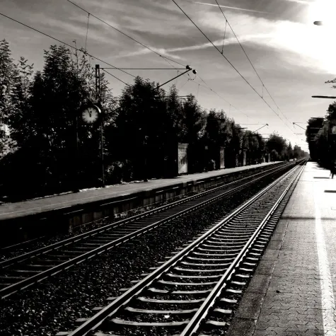 Der Zug ist abgefahren - und Deutschland steht noch mit dem Koffer am Fahrkartenschalter Bild: Der Zug ist abgefahren - und Deutschland steht noch mit dem Koffer am Fahrkartenschalter