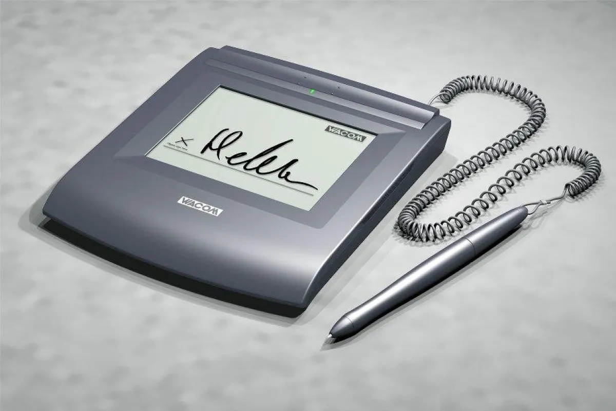 Abgebildetes Gerät entspricht dem auf der CeBIT 2007 vorgestellten Prototyp. Auf der DMS EXPO stellen Wacom und Softpro am VOI-Stand die jüngste Version des SignPad esignio vor