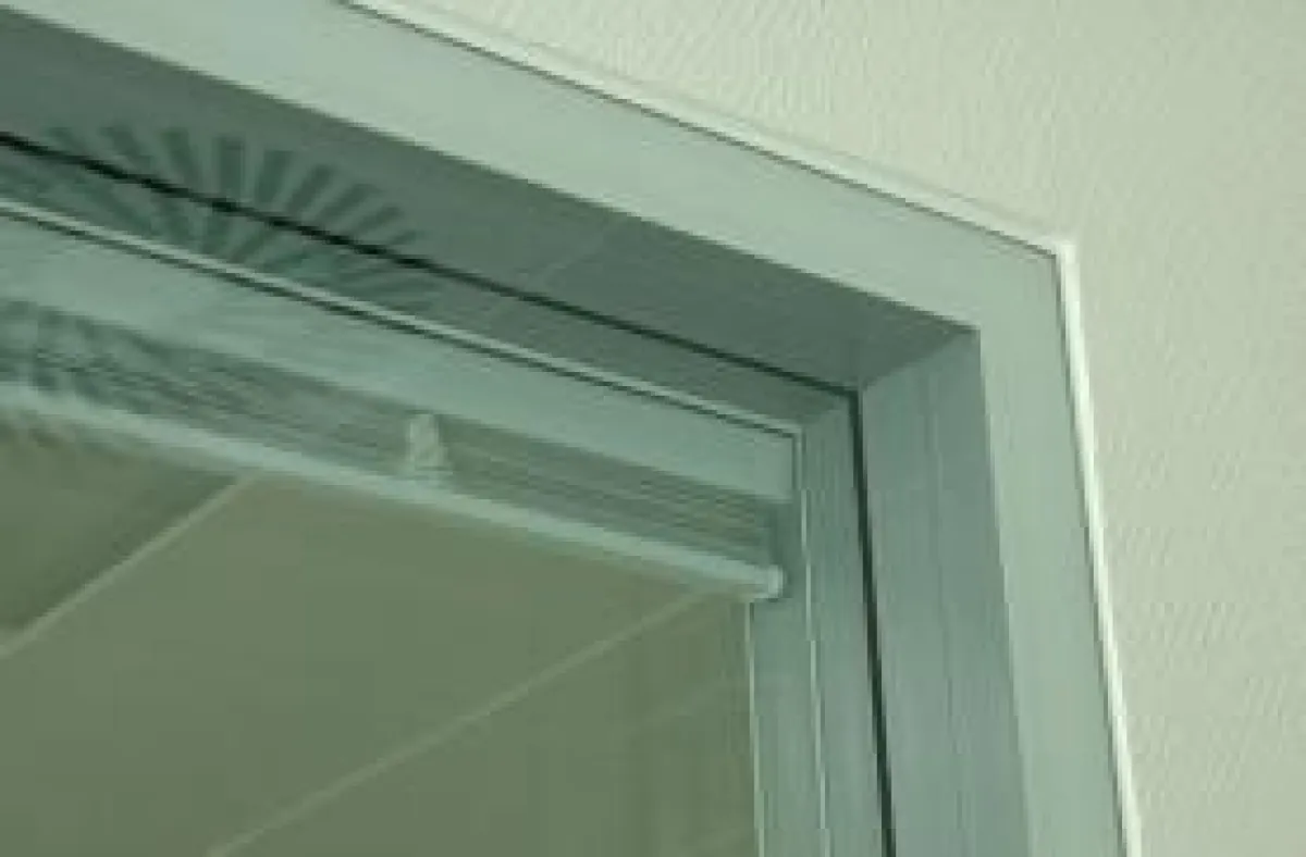 Detailansicht Planline EI30 mit Jalousie im Scheibenzwischenraum ISO-Shadow