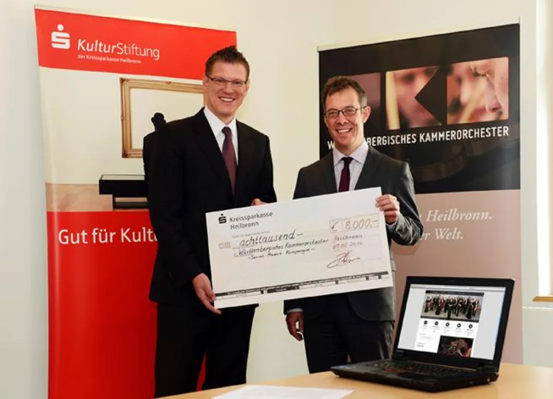 Scheckübergabe KSK Stiftung - WKO (Fotostudio M42)
