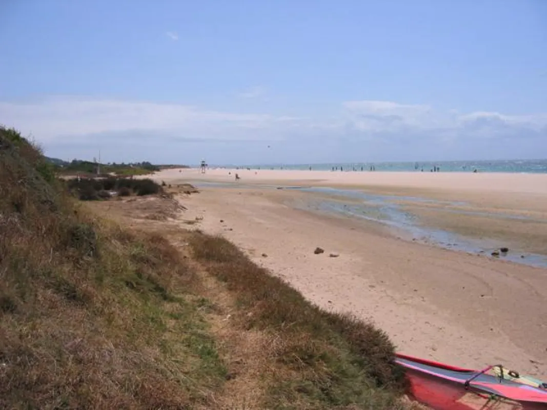 Menschenleere lange Strände in der Nähe von Conil / Barbate