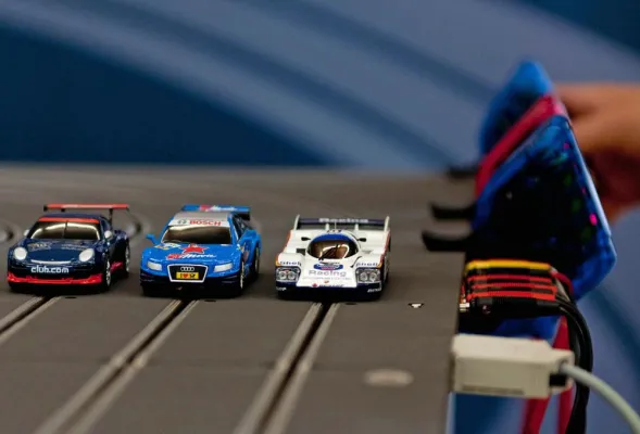 Bild: Das perfekte Weihnachtsgeschenk für Rennbahnfans: SLOTFIRE43.