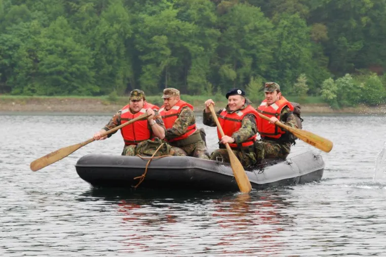 Bild: Bundeswehr Orientierungsmarsch mit Beteiligung ziviler Blaulicht-Organisationen am 21.05.2011